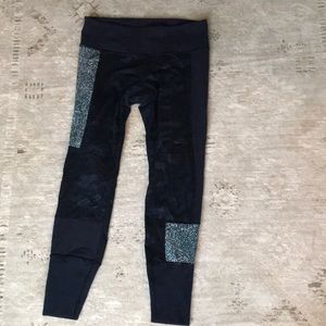 Lululemon navy crop